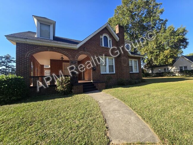 Primary Photo - Beautiful all brick three bedroom home in ...