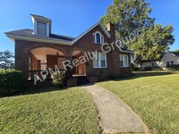 Building Photo - Beautiful all brick three bedroom home in ...