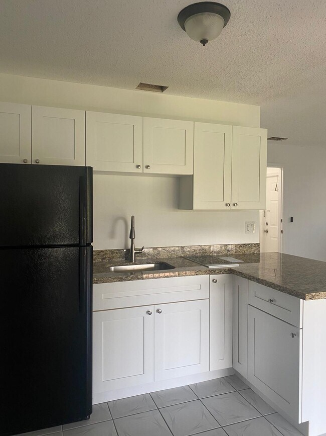 Building Photo - 1380 Longarzo Pl
