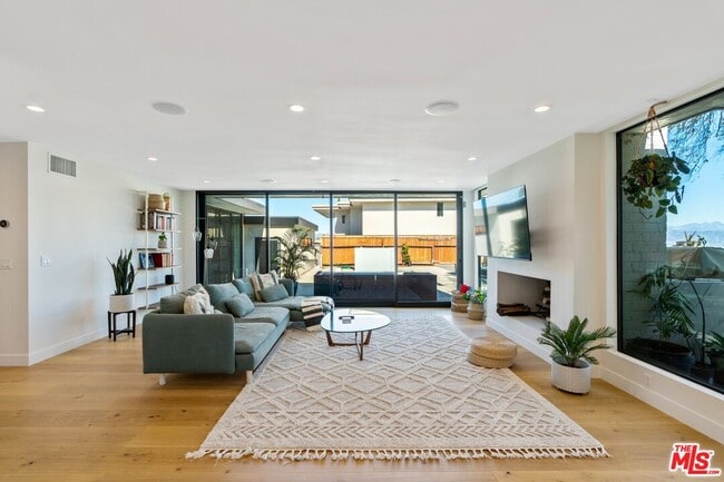 Building Photo - 3632 Beverly Ridge Dr