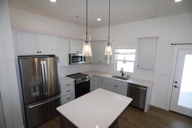 Building Photo - 4400 Kingston Heath Dr