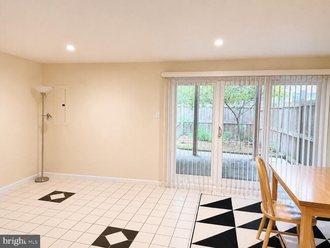 Building Photo - 5608 Gosling Ct