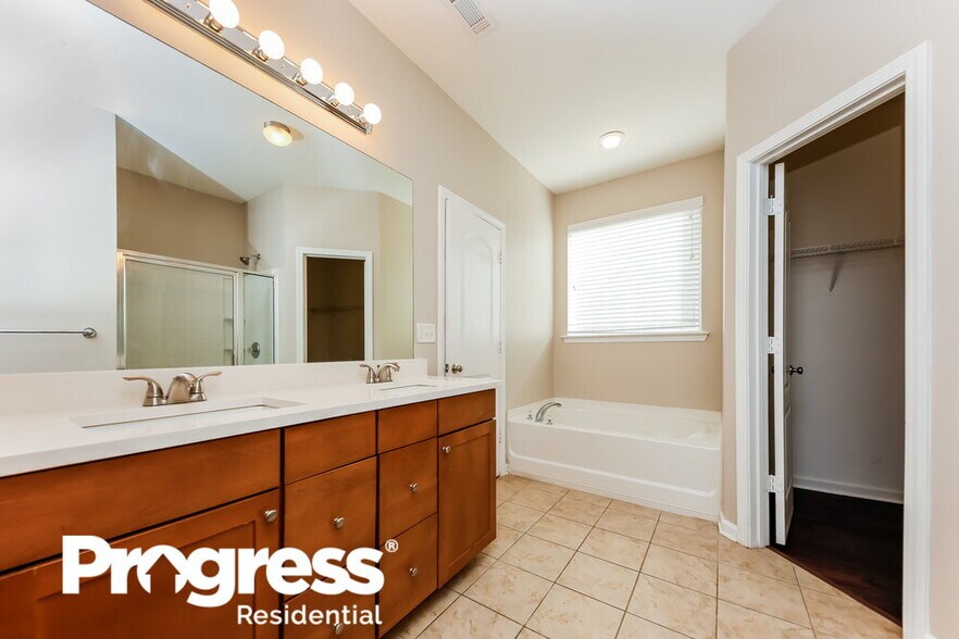 Building Photo - 4550 Black Hills Dr NW