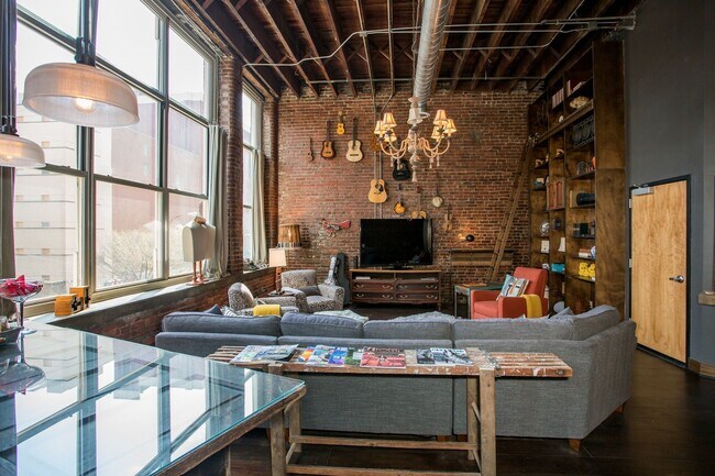 Building Photo - One of a Kind Furnished Condo in the Heart...