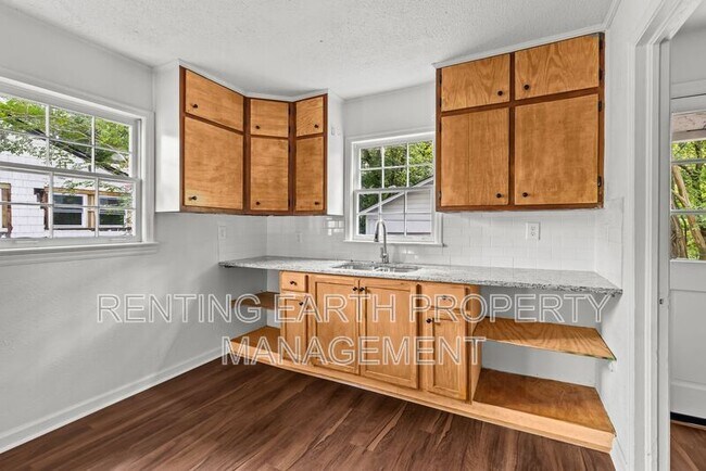 Building Photo - 576 Sun Valley Rd