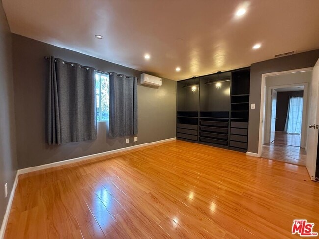 Building Photo - 10642 Samoa Ave