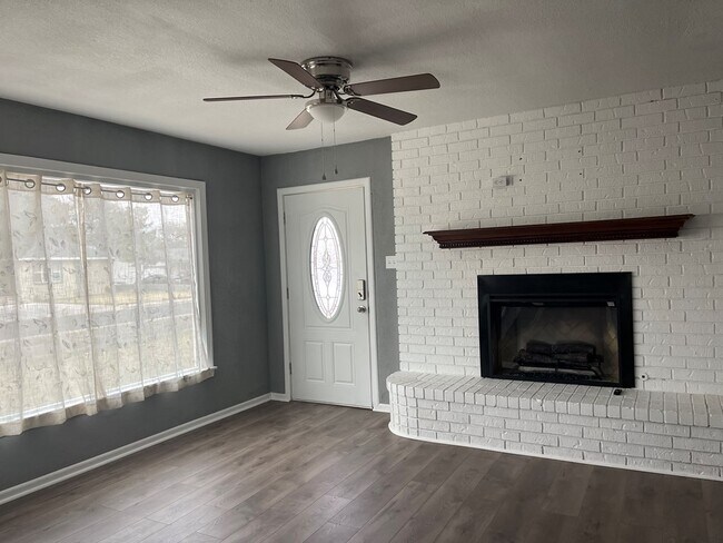 Building Photo - 1209 W 20th St