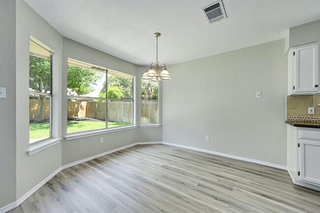 Building Photo - 15316 Ecorio Dr