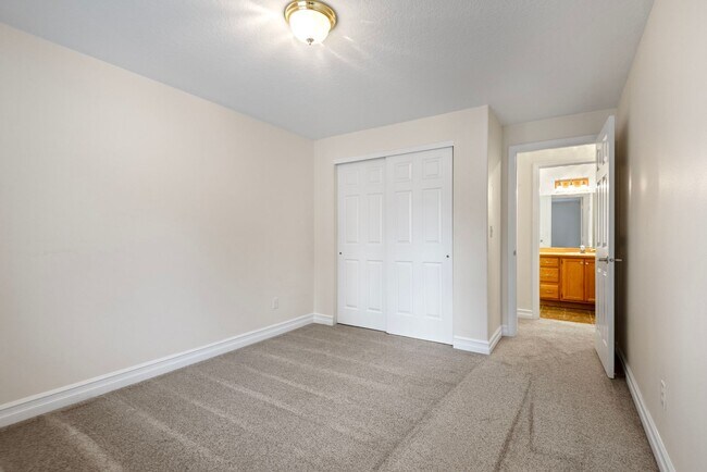 Building Photo - Beautiful 3-Bedroom Home with Large Fenced Yard – Available Now!