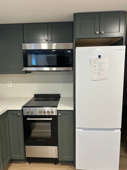 Building Photo - 2412 Columbia St SW