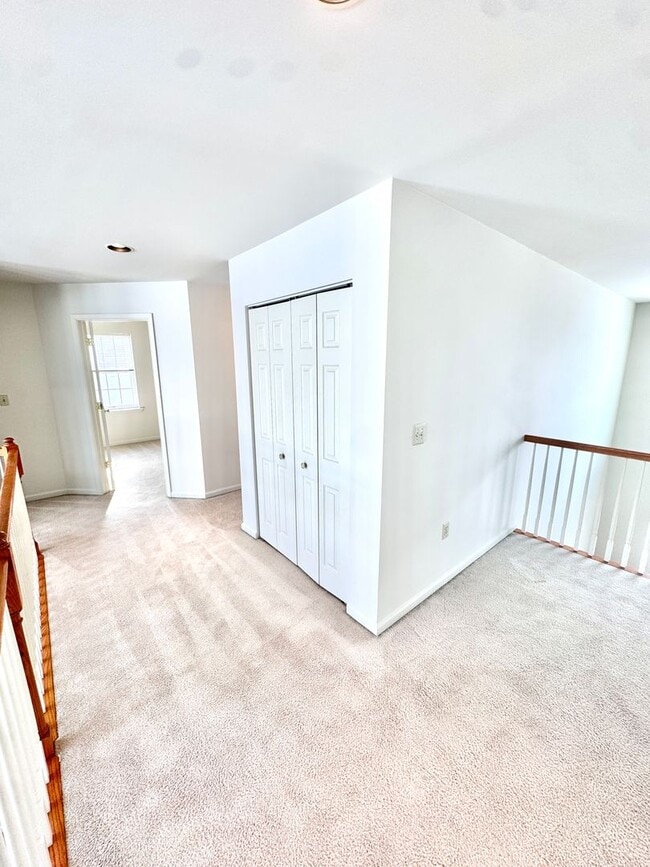 Building Photo - FIVE BEDROOMS in PARKLAND SCHOOLS!