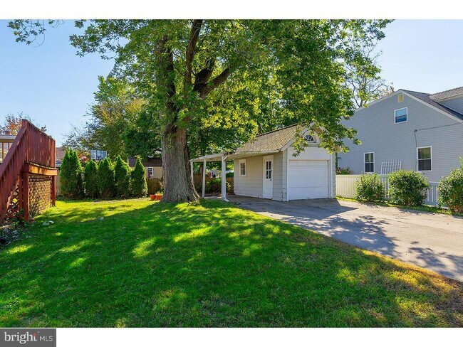 Building Photo - 674 JOHNSON