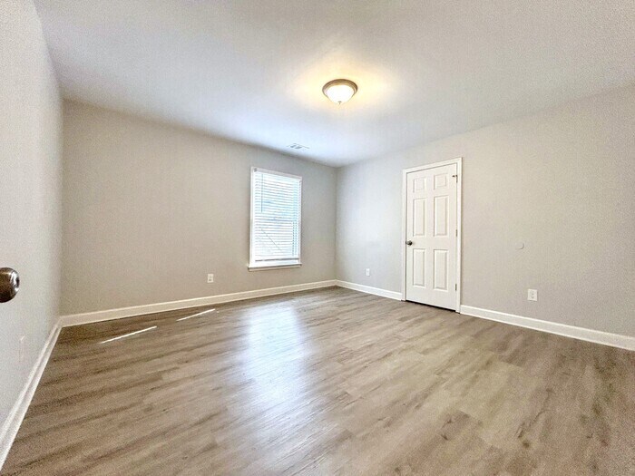 Building Photo - 992 Sims Ave NW