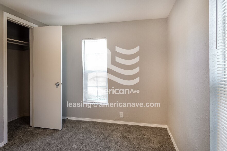 Building Photo - 1621 S Park St