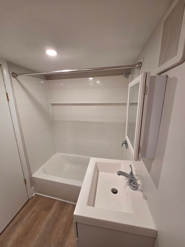 bathroom - 116 Mercer St