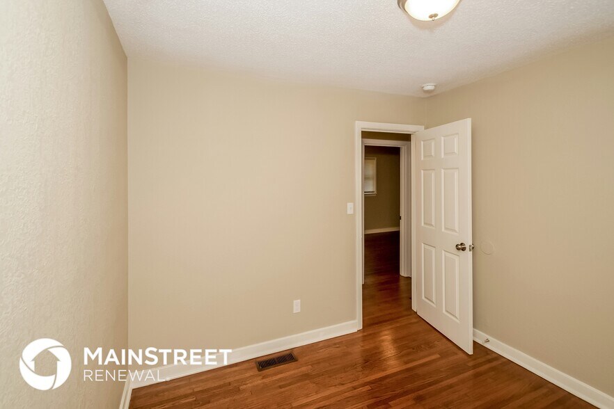 Building Photo - 417 13th Terrace NW