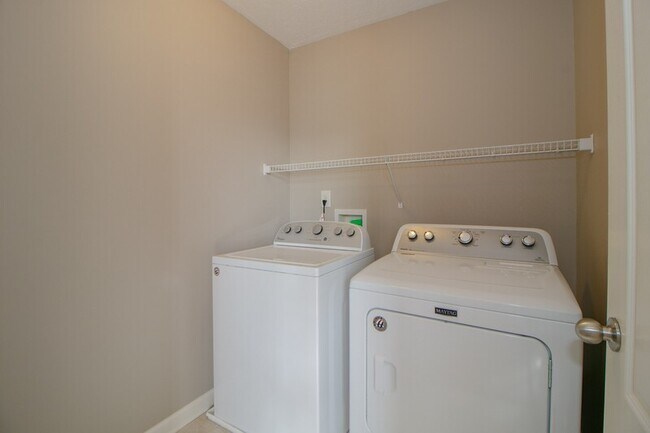 Building Photo - 3147 Holly Point