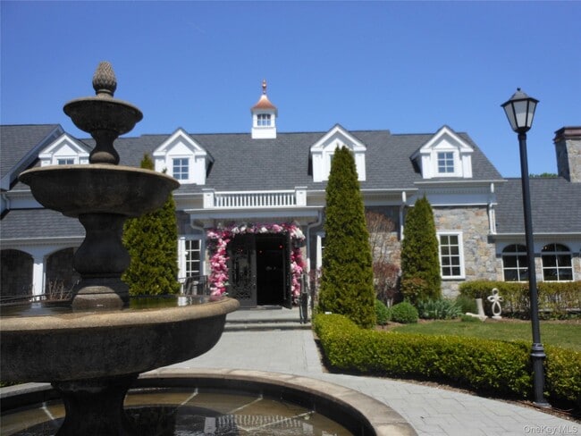 Building Photo - 47 Monroe St