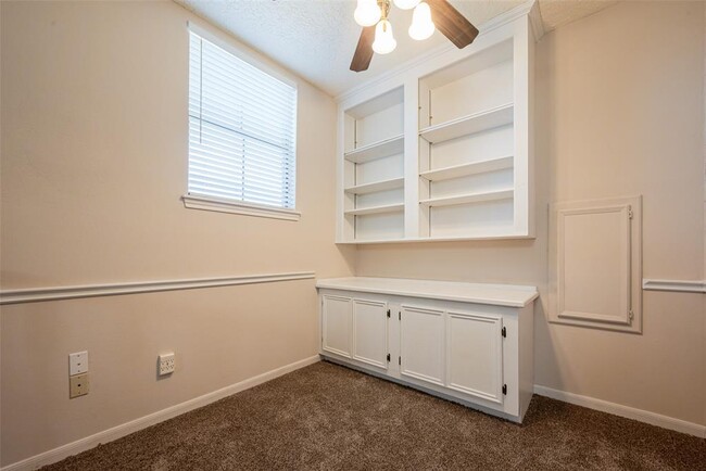 Building Photo - 606 Misty Creek Dr