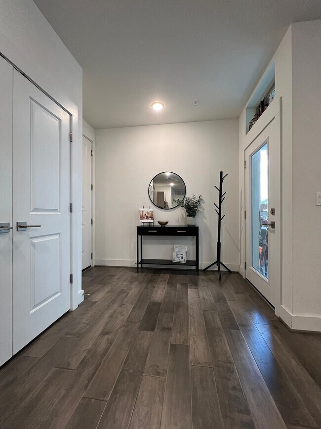 Building Photo - 4819 Caroline St