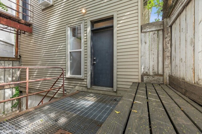 Building Photo - 626 W 18th St