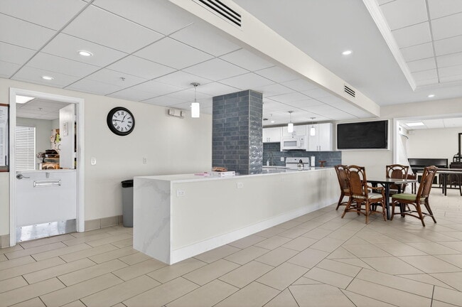 Building Photo - 3101 S Ocean Blvd