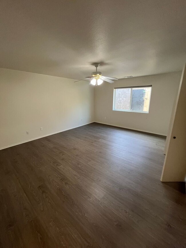 Building Photo - Single Family Home