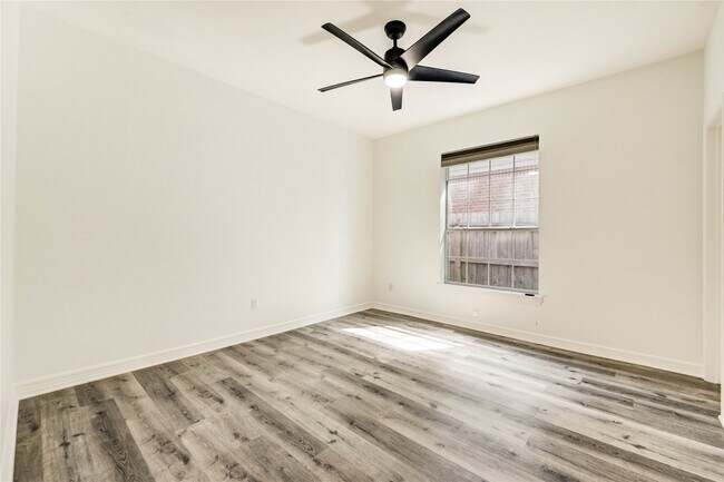 Building Photo - 8803 Memorial Creek Dr
