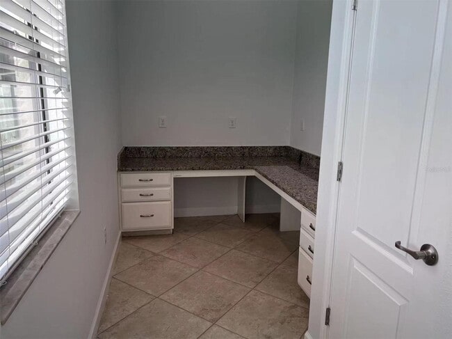 Building Photo - "Spacious 5-Bed Retreat with Elegant Hardwood & Granite Finishes in Tampa – 3 Full Baths & 3264 S...