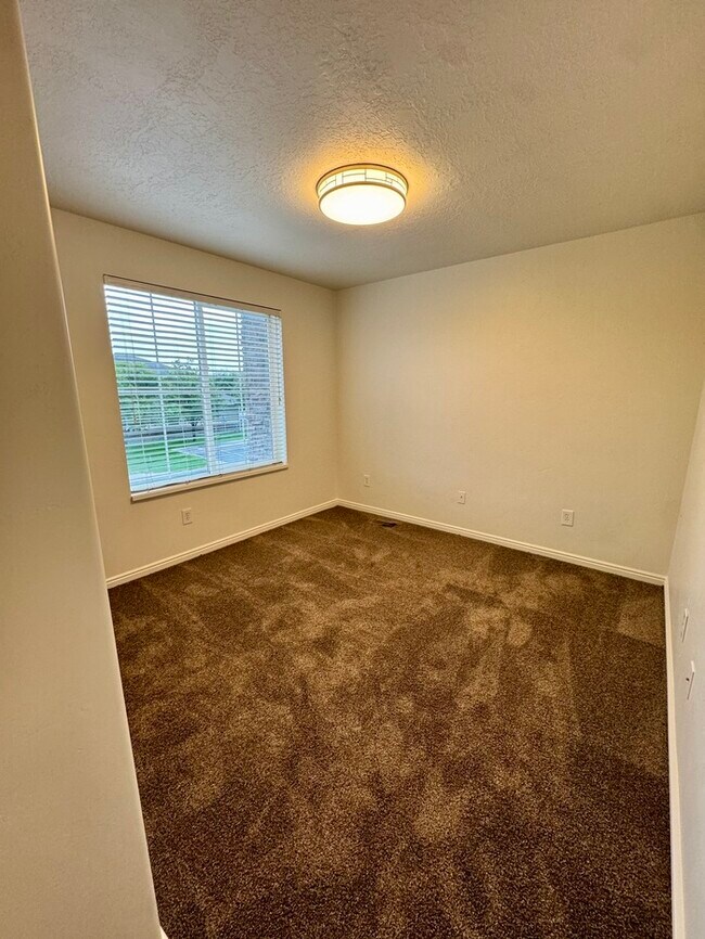 Building Photo - Your Next Home Awaits!