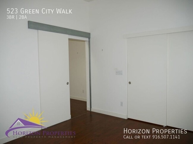 Building Photo - 523 Green City Walk