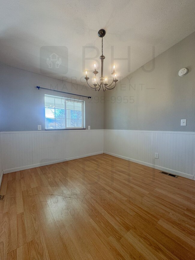 Building Photo - 4 BEDROOM / 2 BATH HOME IN SCSD1!