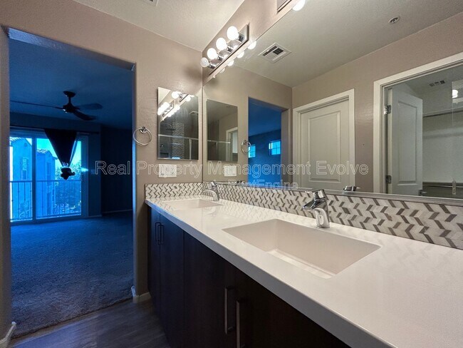 Building Photo - 2329 E Hidalgo Ave