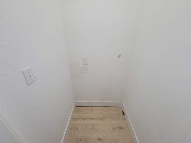 Building Photo - 1903 Mary St