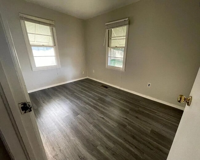 Building Photo - Single Family Home For Rent!