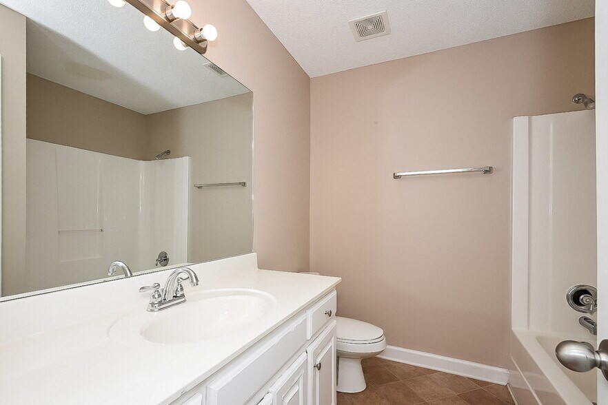 Building Photo - 4084 Mt Vernon Dr