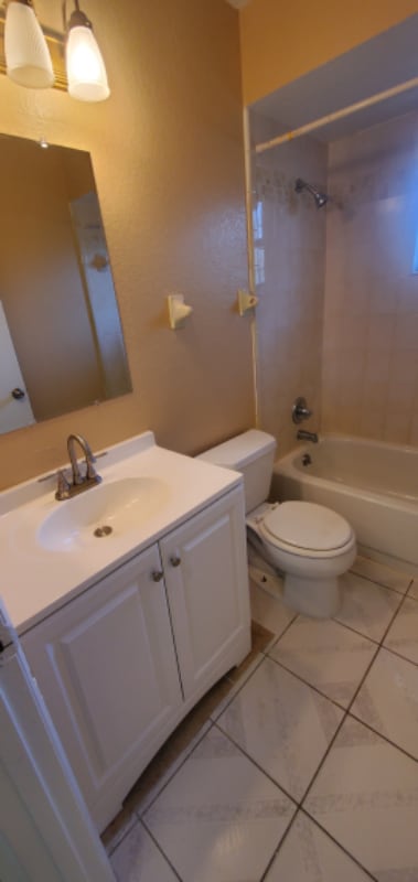 Building Photo - 5324 Bonnie Brae Cir