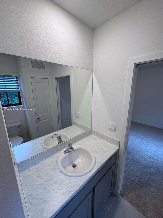 Building Photo - 1549 NE 3rd Ave