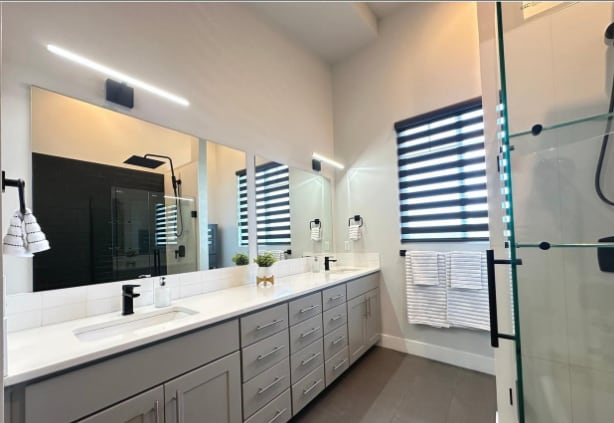 Building Photo - 1514 W River St