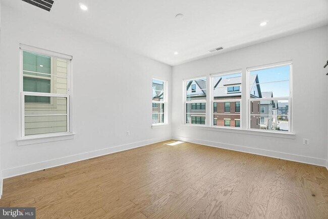 Building Photo - 10235 Dalmatian St