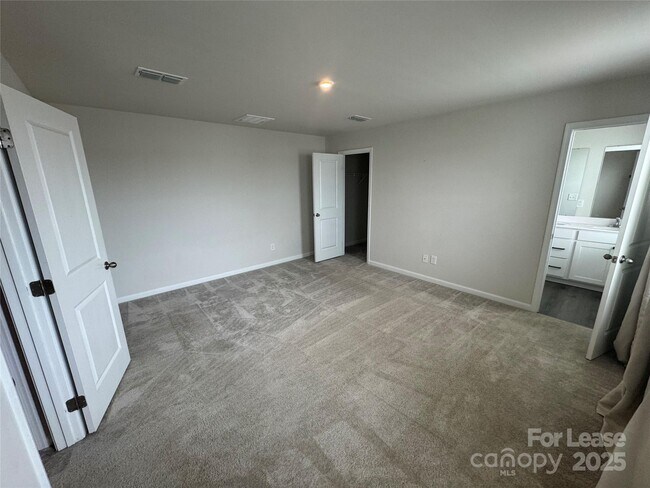 Building Photo - 110 Browband St