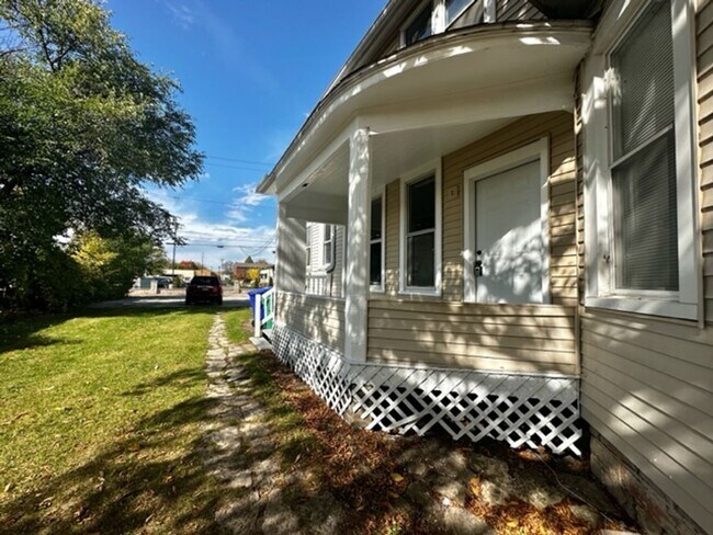 Building Photo - 338 S Quincy St