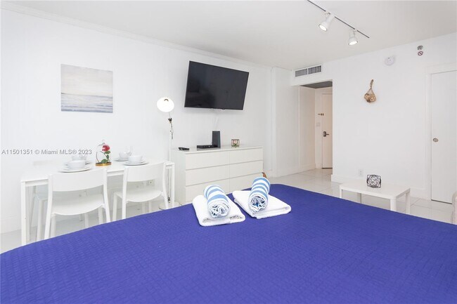 Building Photo - 5445 Collins Ave