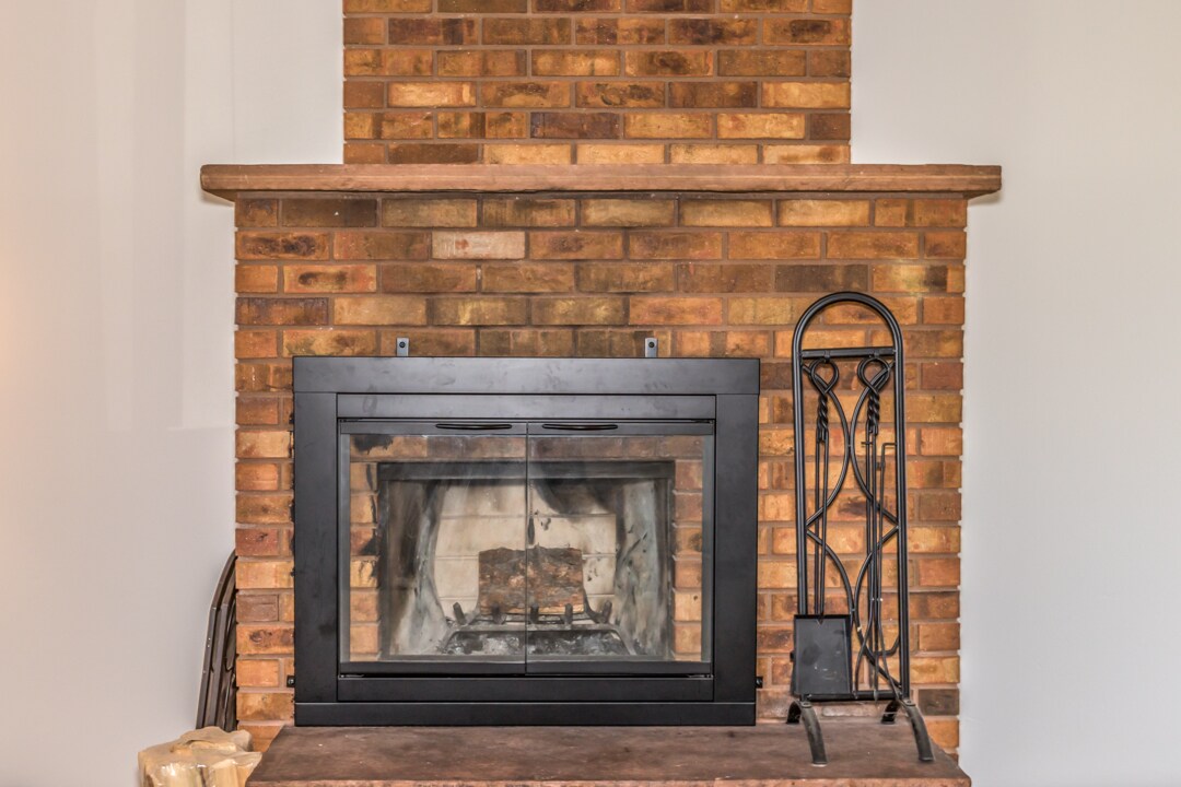 Fireplace - 4482 North Grant Avenue
