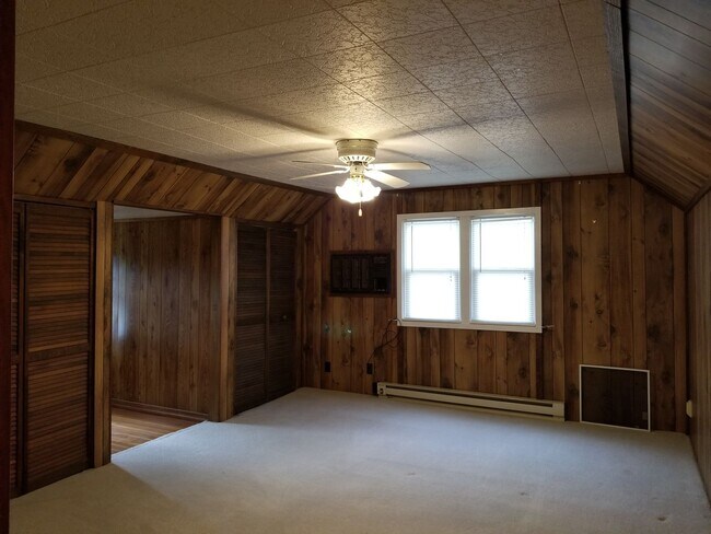 Building Photo - Four Bedroom Classic Farmhouse