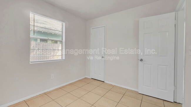 Building Photo - 1711 45th St S