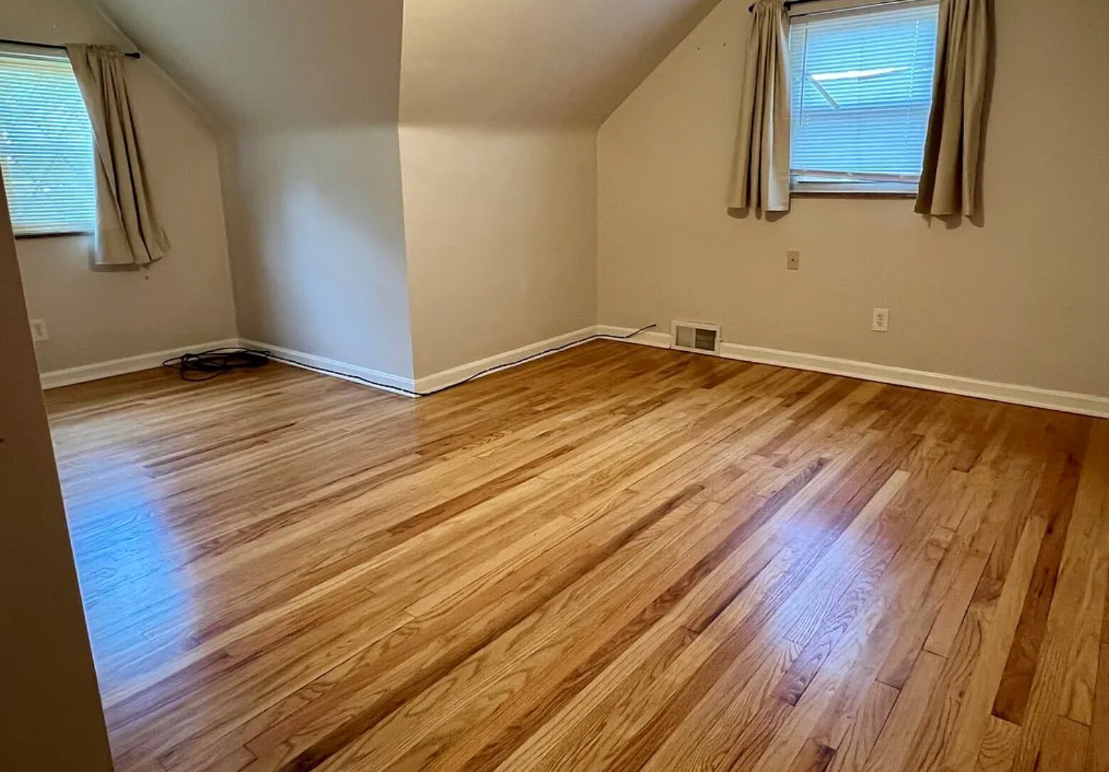 Building Photo - 716 Vallevista Ave