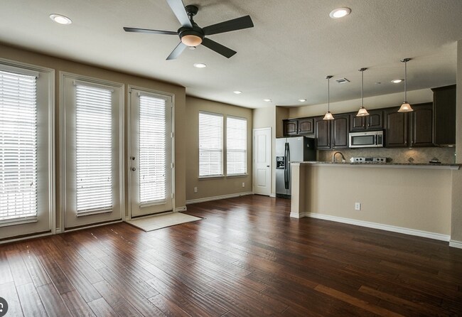 Building Photo - 950 Henderson-237.429