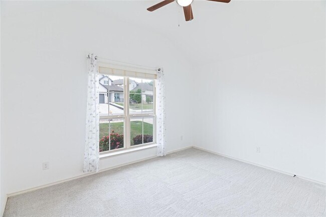 Building Photo - 125 Saturnia Dr