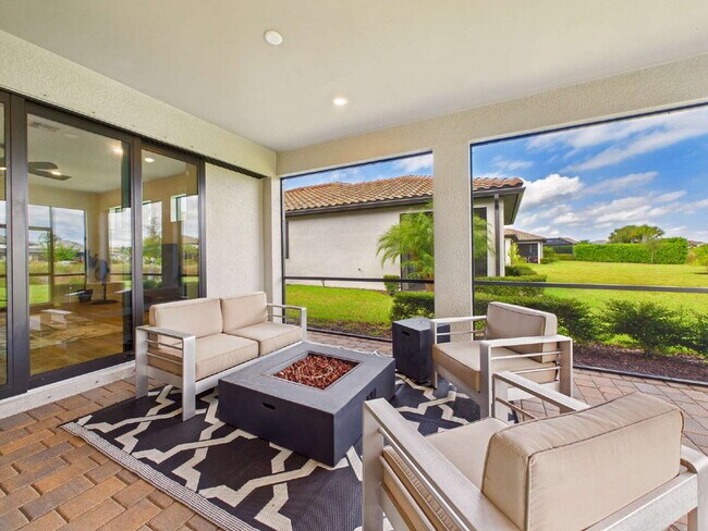 Building Photo - Furnished 3 Bedroom, 2 Bath Single-Family ...